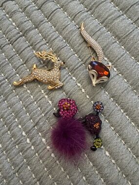 3 animal brooch pins